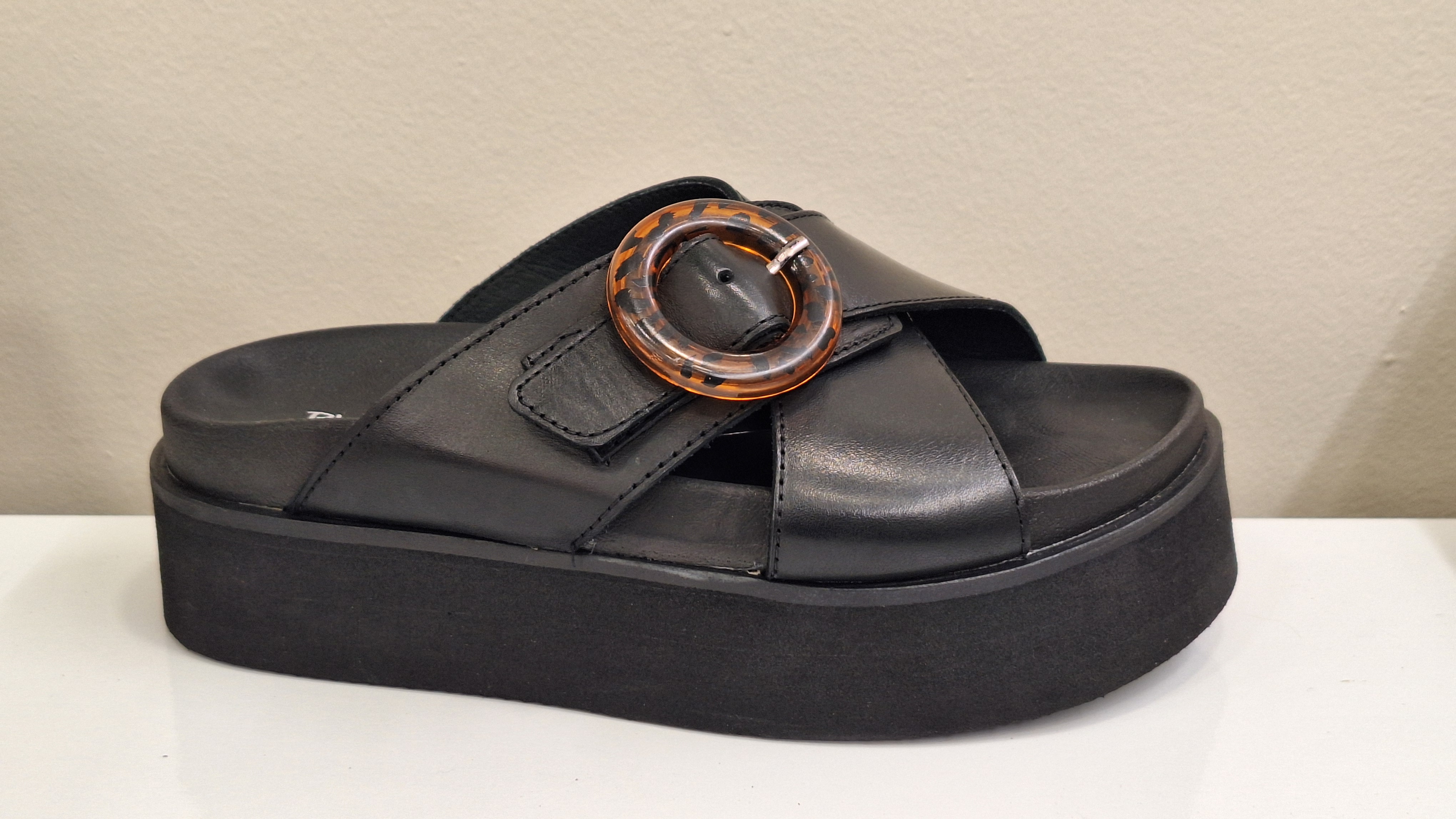 Barletta 240 pat negro